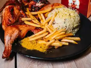 Galeto assado na brasa com baião de dois, batata frita e farofa — Fortaleza (Aldeota e região)